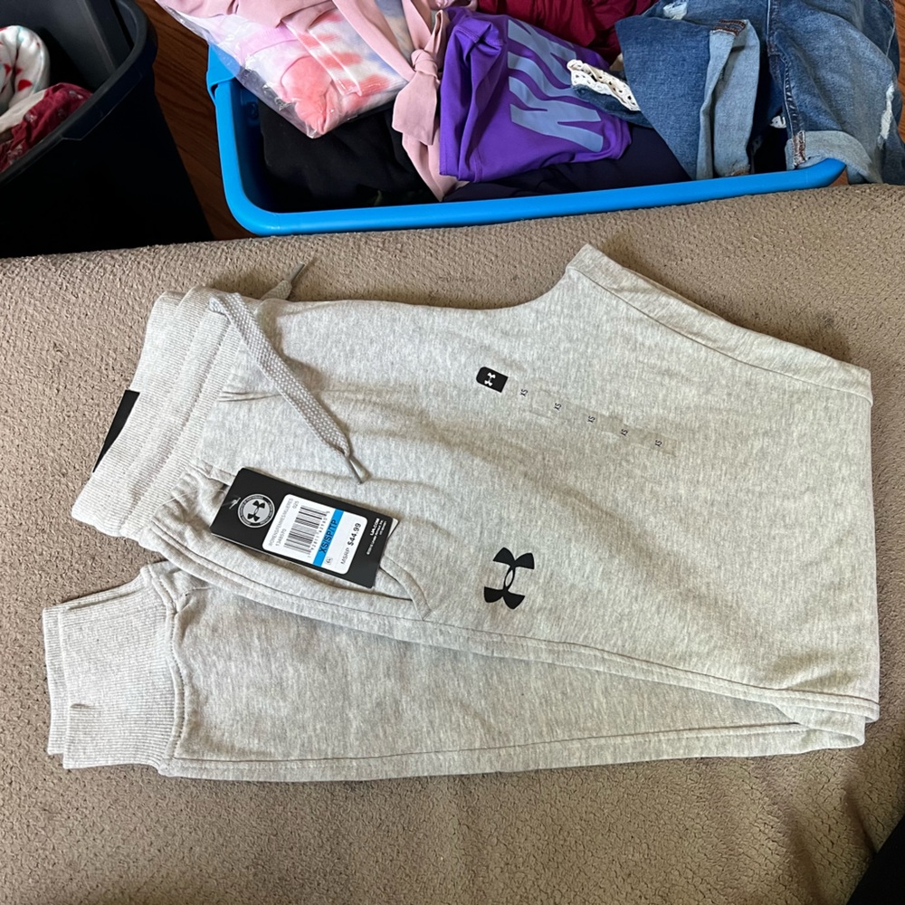 New Women’s Under Armour Light Gray Sweatpants